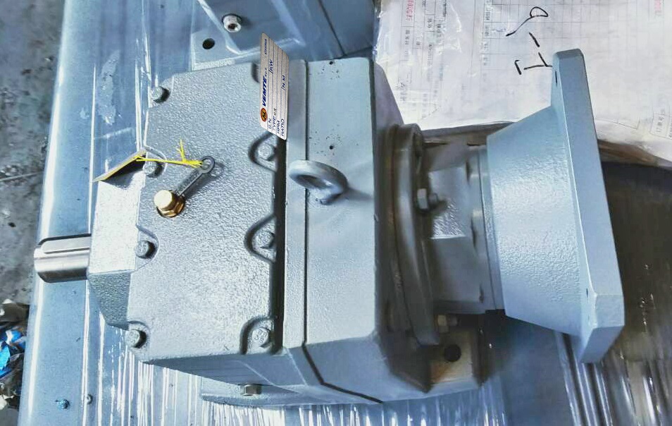 破碎機(jī)減速機(jī)，大扭矩減速機(jī),齒輪減速電機(jī)